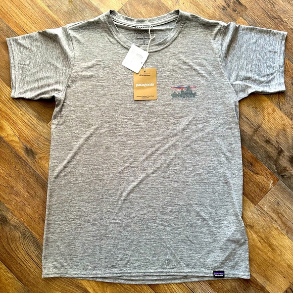 Woman’s Patagonia Capilene Cool Daily Graphic Shirt - Picture 5 of 7